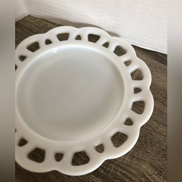 Vtg Hazel Atlas Milk Glass Plate with Lace Edge - Picture 7 of 10